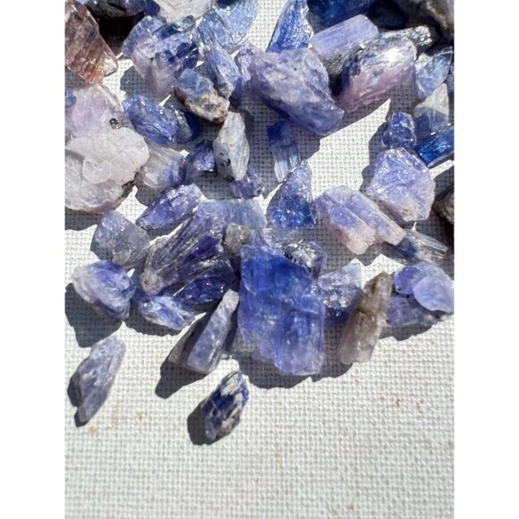 375 carats of Tanzanite Crystals in Jar - Picture 5 of 8